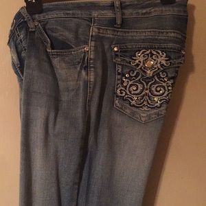 Great Earl Jeans with stone pockets